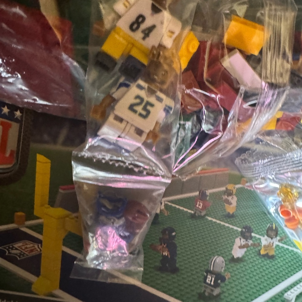 NFL Buildable GameDay Field Set - Green Play Field with Yellow Goalposts - Picture 4 of 6